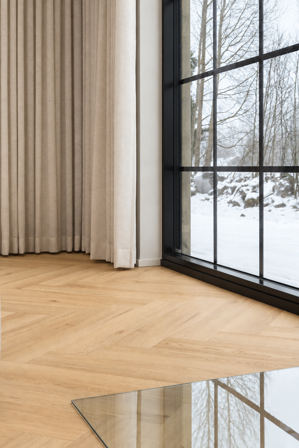 Lähikuva HARDER Tammi Hygge Driftwood kalanruotolattian ladonnasta
