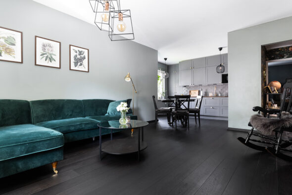 Tumma parkettilattia – syvyyttä, kontrastia ja ajattomuutta