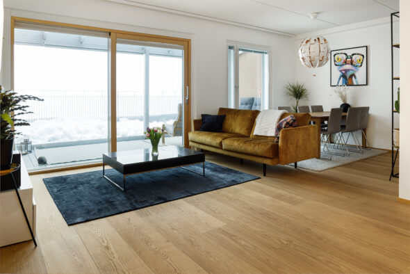 Kovaan käyttöön: kovetettu tammilattia