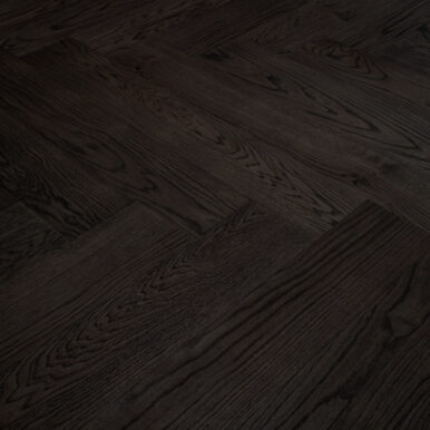 Trinity Harmony Ek Black Wood Fiskbensmönstrad oljad och borstad parkett