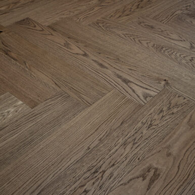 Trinity Harmony Ek Antique Brown fiskbensmönstrad oljad och borstad parkett