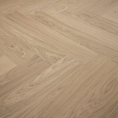 Trinity Harmony Oak Pure Wood fiskbensmönstrad oljad och borstad parkett